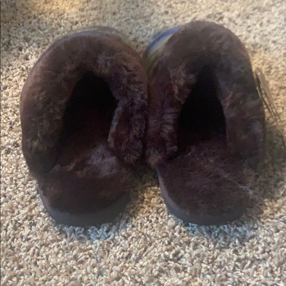NWT! Slippers - Picture 3 of 4